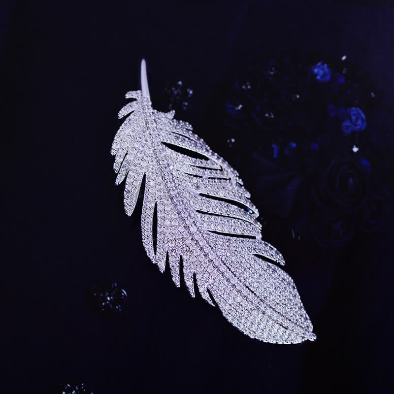 Broche minimaliste en argent et zircon pour femme
