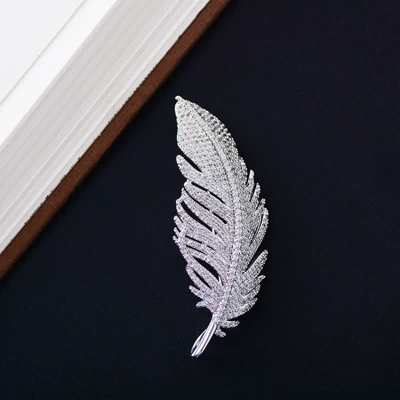 Broche minimaliste en argent et zircon pour femme