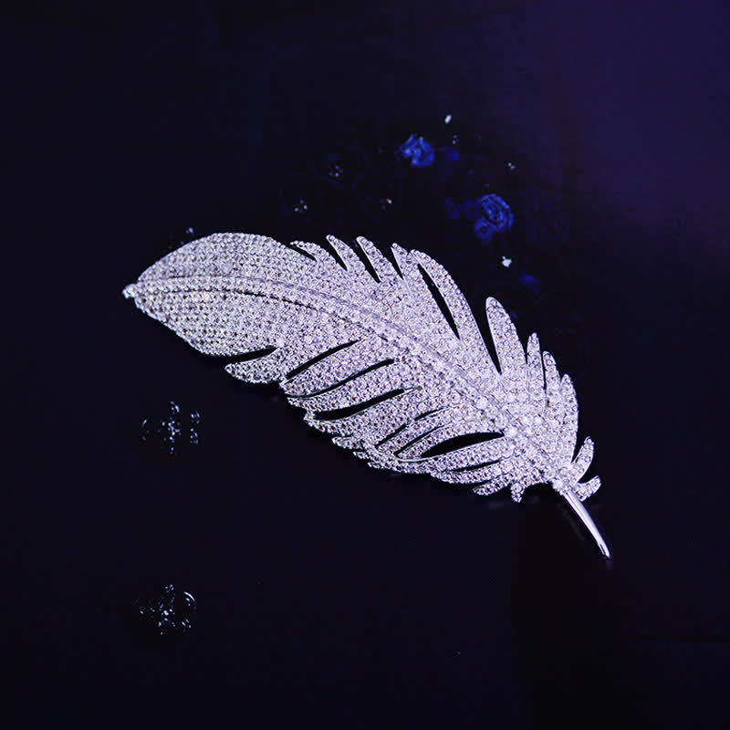 Broche minimaliste en argent et zircon pour femme
