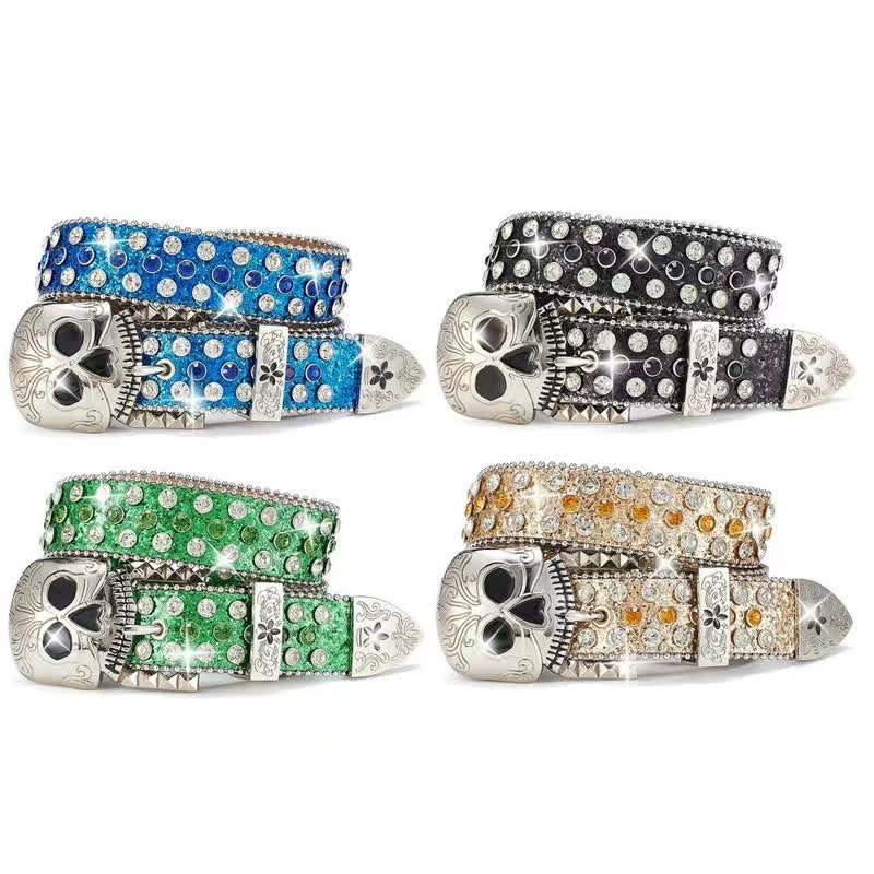 Ceinture en cuir cloutée avec boucle tête de mort et strass