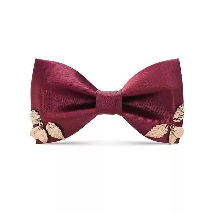 Nœud papillon bordeaux pour homme avec ornements en feuilles métalliques