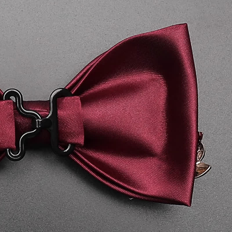 Nœud papillon bordeaux pour homme avec ornements en feuilles métalliques