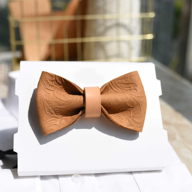 Nœud papillon en cuir tanné à motif floral et végétal pour homme