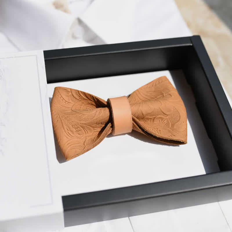 Nœud papillon en cuir tanné à motif floral et végétal pour homme