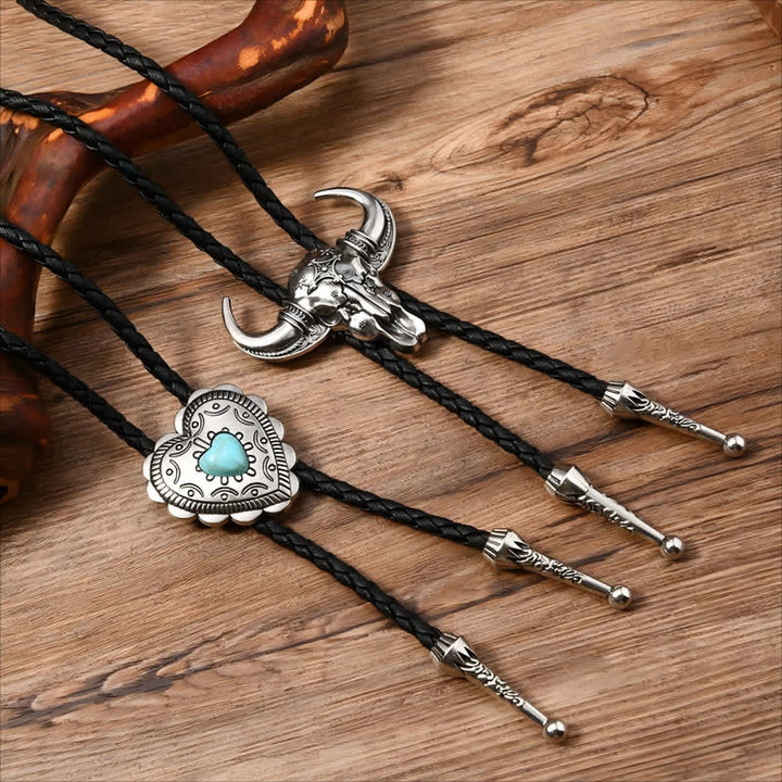Cravate style bolo western turquoise avec motif cœur de taureau