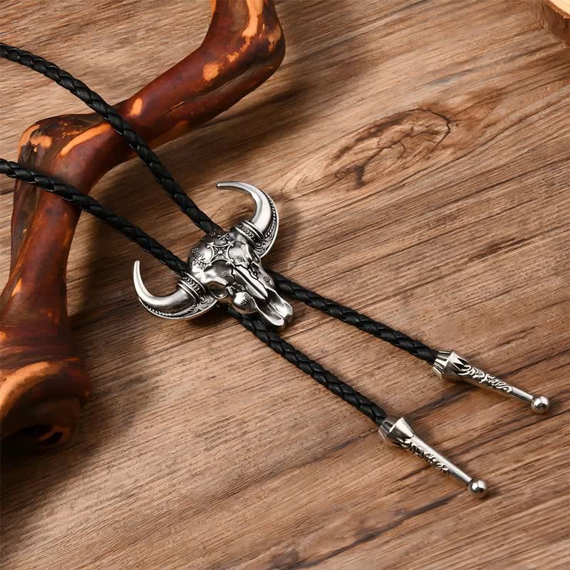 Cravate style bolo western turquoise avec motif cœur de taureau