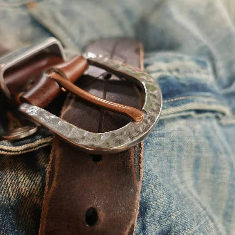Ceinture en cuir à motif de flèche sculptée avec boucle en marteau argenté