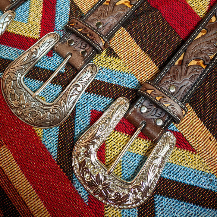 Ceinture en cuir marron et jaune avec boucle à fleur sculptée
