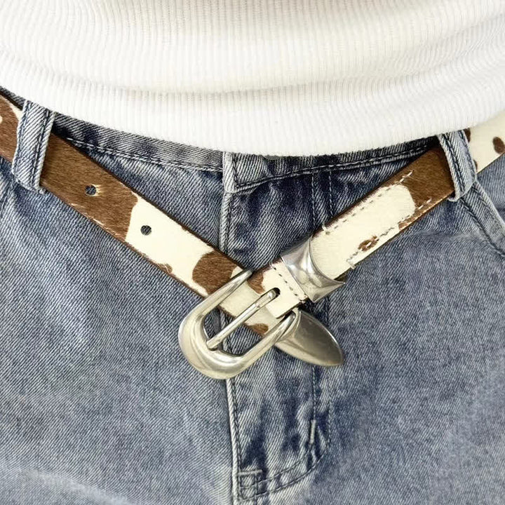 Ceinture en cuir à boucle argentée classique avec imprimé de vache en fausse fourrure