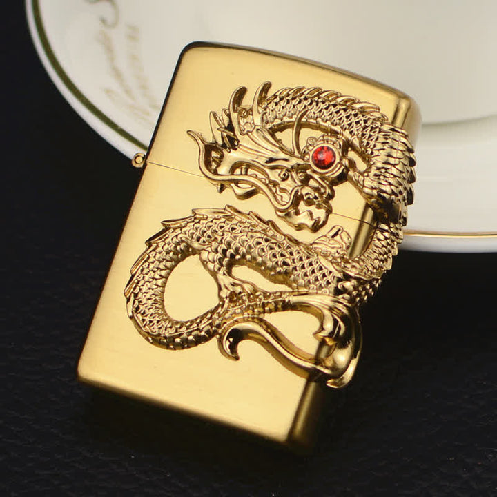 Briquet au butane rechargeable à trois faces en relief avec dragon