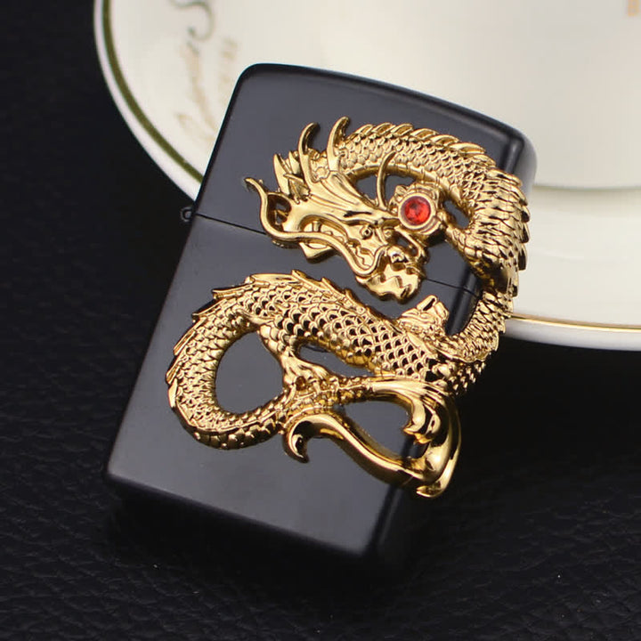 Briquet au butane rechargeable à trois faces en relief avec dragon