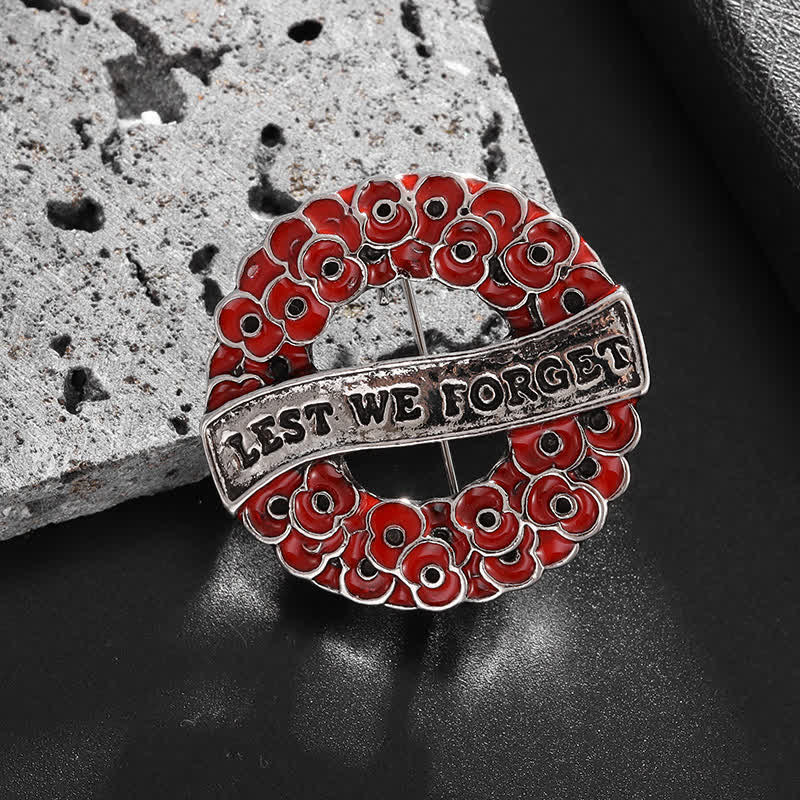 Couronne de coquelicots avec broche « Lest We Forget »
