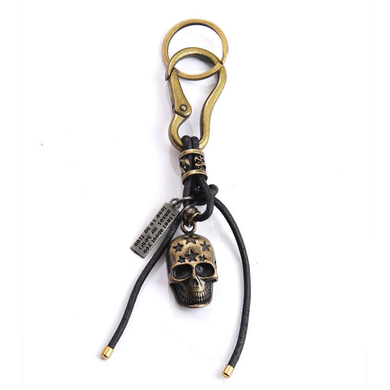Porte-clés en cuir noir avec tête de mort gothique et étoile sculptée