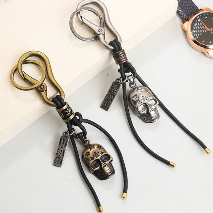 Porte-clés en cuir noir avec tête de mort gothique et étoile sculptée