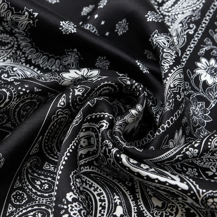 Foulard carré à motif cachemire noir et blanc à quatre cases