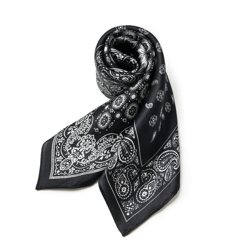Foulard carré à motif cachemire noir et blanc à quatre cases