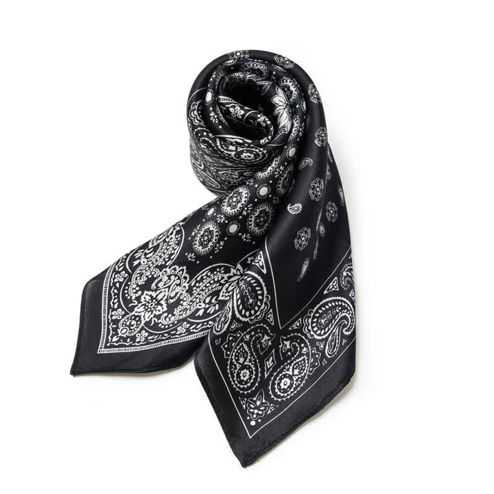Foulard carré à motif cachemire noir et blanc à quatre cases