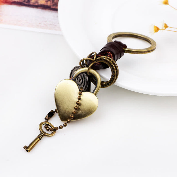 Porte-clés en cuir avec serrure et clé en forme de cœur