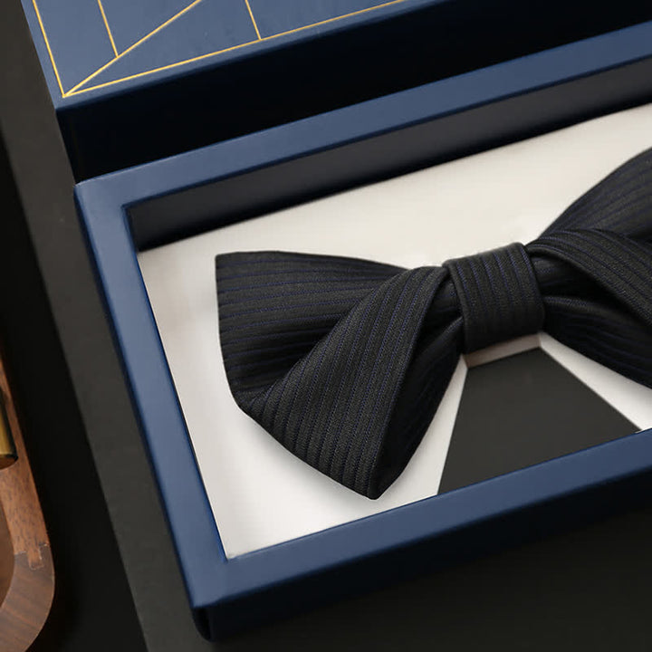 Nœud papillon d'affaires en sergé noir subtil à rayures bleu marine pour homme