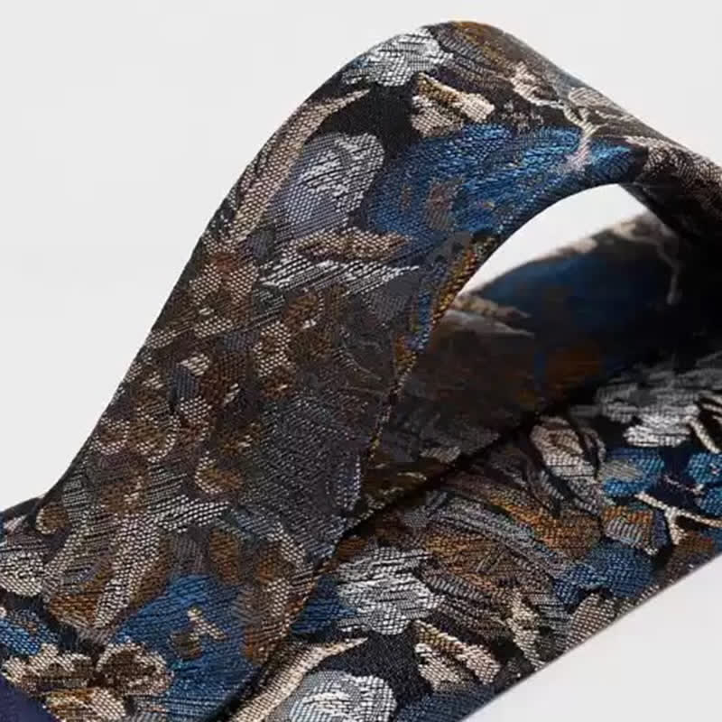 Cravate pour homme à motif de jardin floral bleu et jaune dans l'air