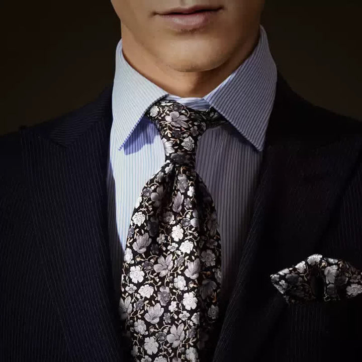 Cravate en pure soie à petits motifs floraux noirs et gris pour homme
