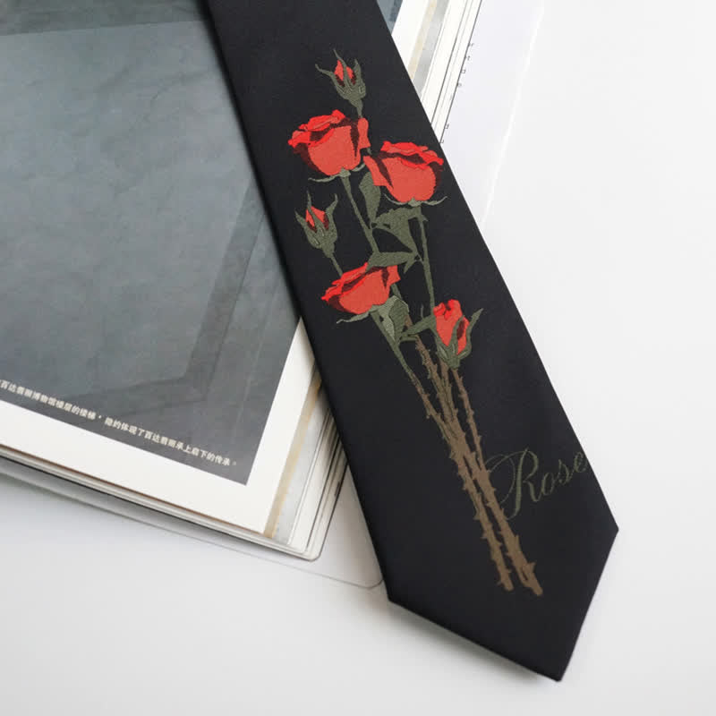 Cravate romantique noire à motif bouquet de roses rouges pour homme