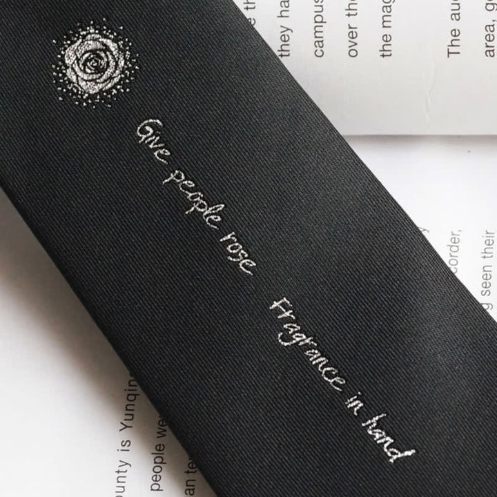 Cravate noire et argentée pour homme avec imprimé rose Give People