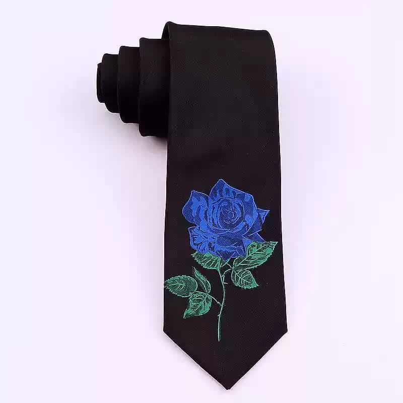 Cravate noire brodée rose bleue Enchantress pour homme