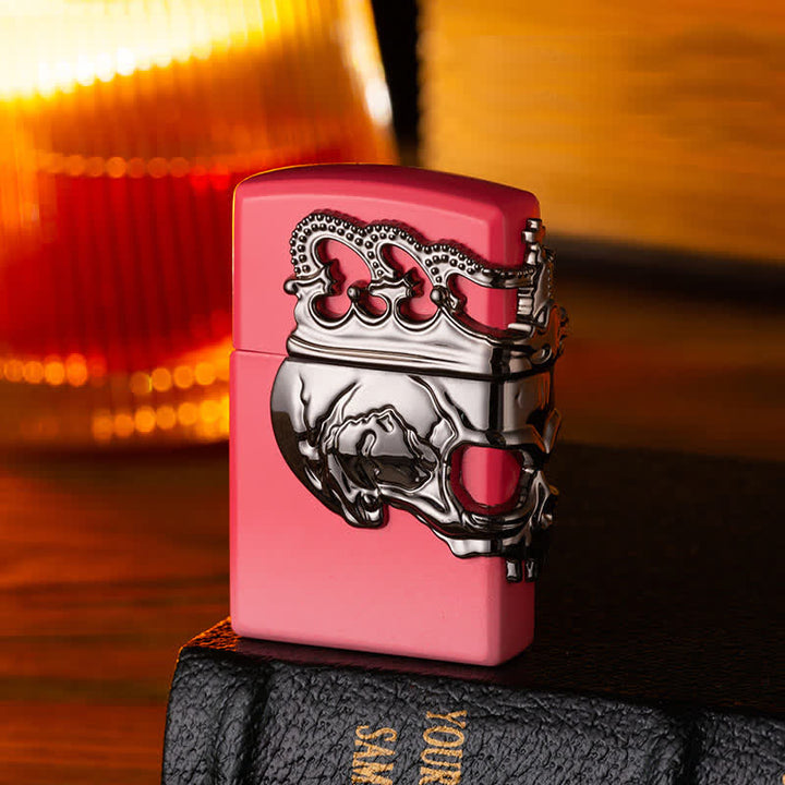 Briquet au butane rechargeable à trois côtés avec tête de mort et couronne en relief 3D