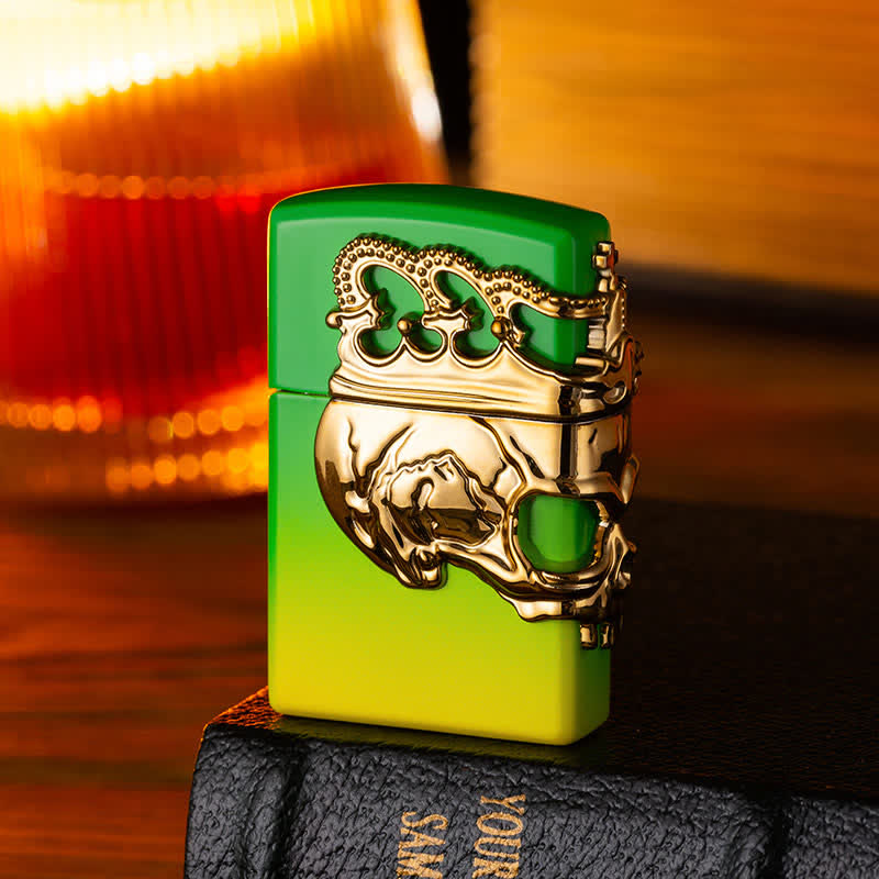 Briquet au butane rechargeable à trois côtés avec tête de mort et couronne en relief 3D