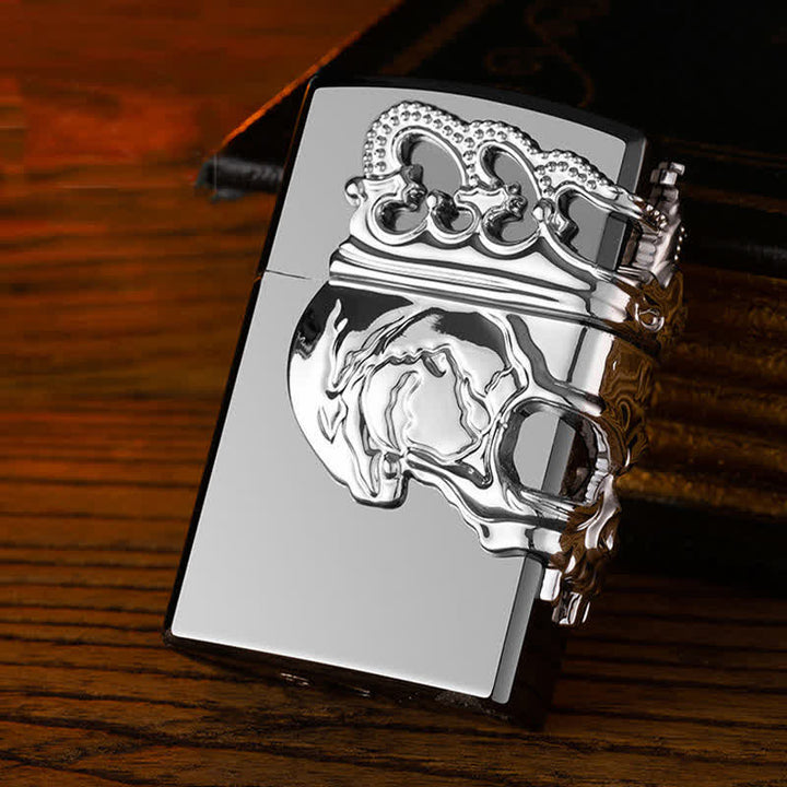 Briquet au butane rechargeable à trois côtés avec tête de mort et couronne en relief 3D