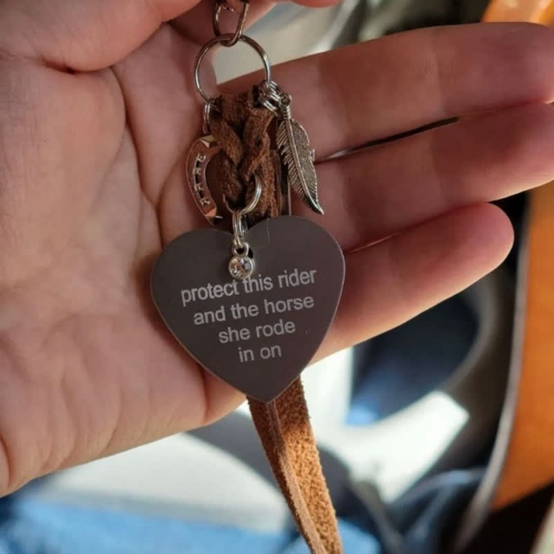 Porte-clés en cuir avec pendentif en forme de croix en fer à cheval et cœur en métal