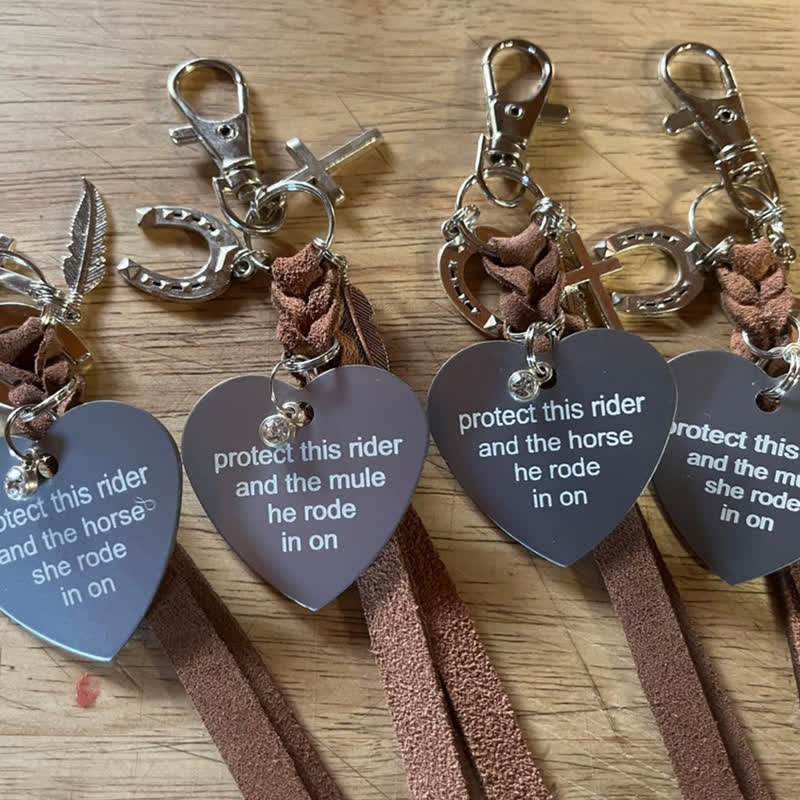 Porte-clés en cuir avec pendentif en forme de croix en fer à cheval et cœur en métal