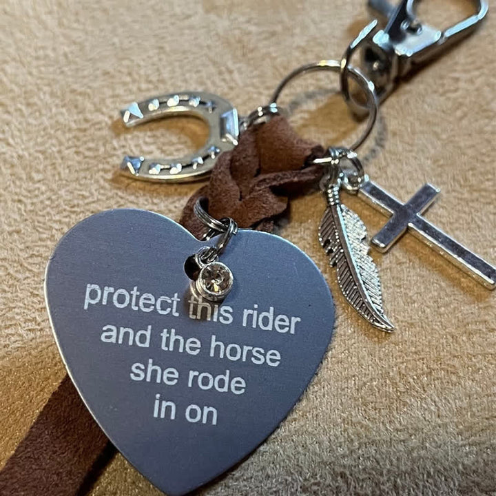 Porte-clés en cuir avec pendentif en forme de croix en fer à cheval et cœur en métal