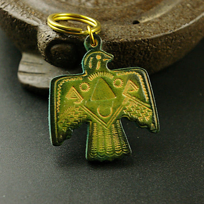 Porte-clés en cuir cuivré représentant le saint patron indien Thunderbird