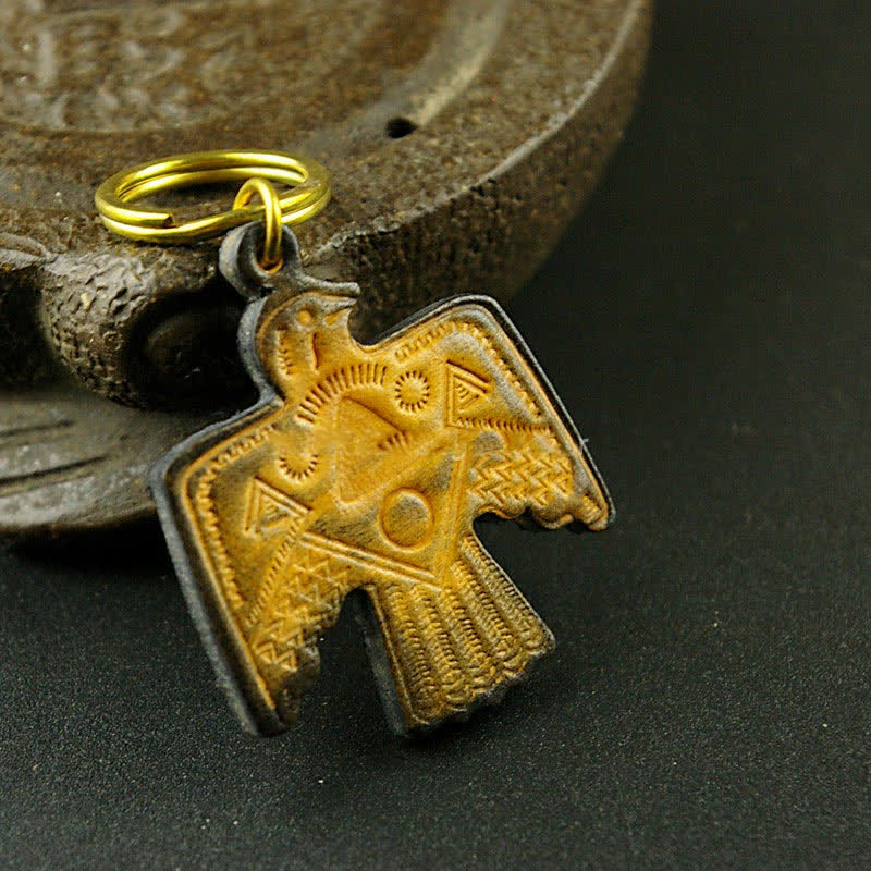 Porte-clés en cuir cuivré représentant le saint patron indien Thunderbird