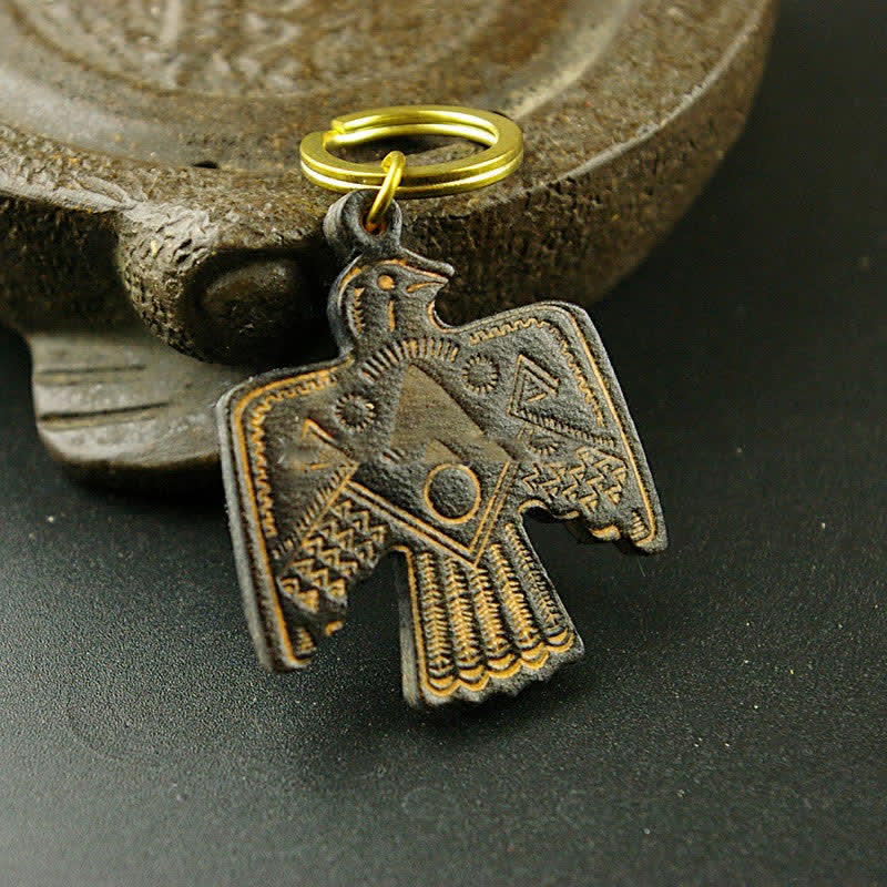 Porte-clés en cuir cuivré représentant le saint patron indien Thunderbird