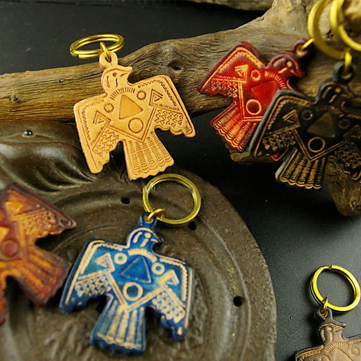 Porte-clés en cuir cuivré représentant le saint patron indien Thunderbird