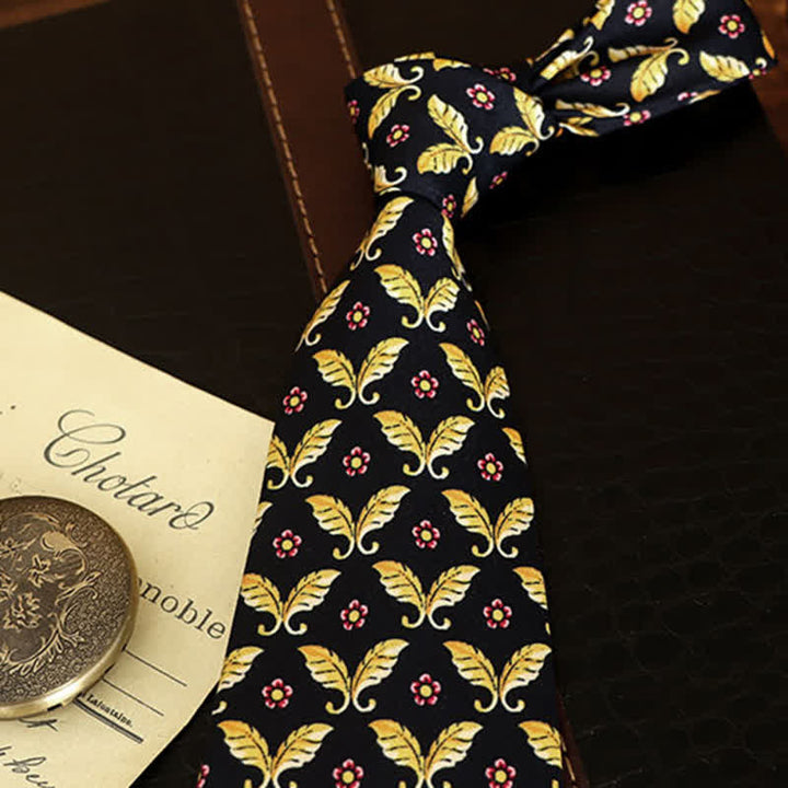 Cravate bleu foncé à motifs de fleurs rouges et de papillons dorés pour homme