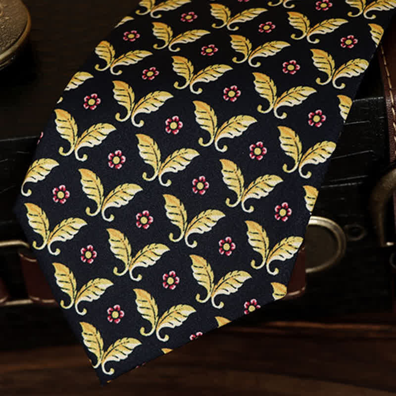 Cravate bleu foncé à motifs de fleurs rouges et de papillons dorés pour homme