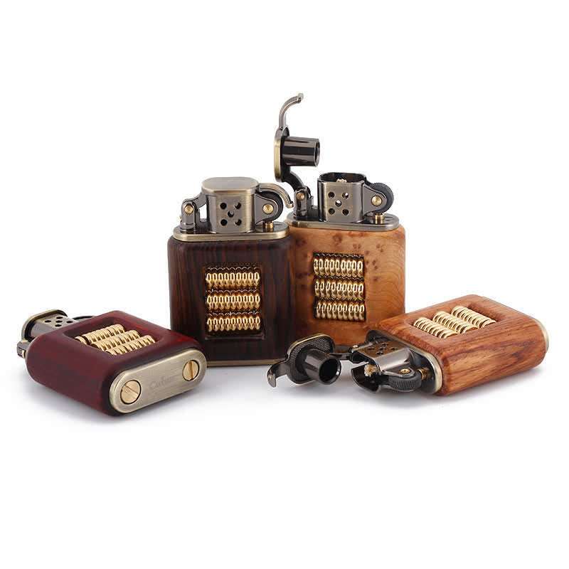 Briquet à pétrole avec corps en bois et anneau décoratif en métal
