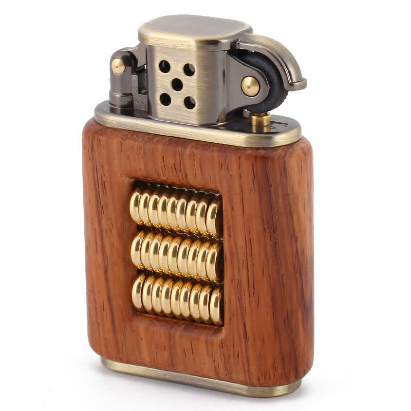 Briquet à pétrole avec corps en bois et anneau décoratif en métal