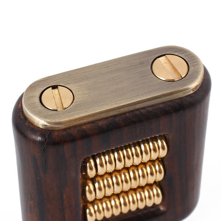 Briquet à pétrole avec corps en bois et anneau décoratif en métal