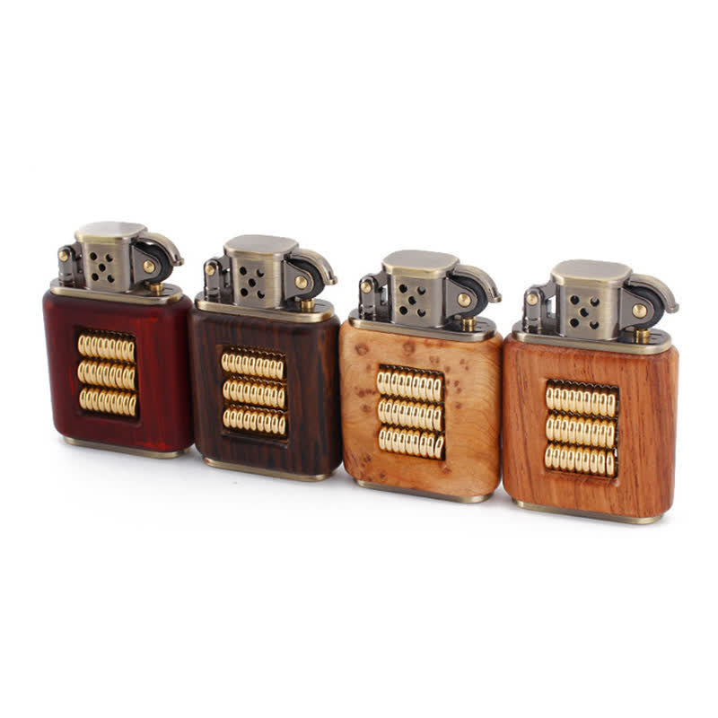 Briquet à pétrole avec corps en bois et anneau décoratif en métal