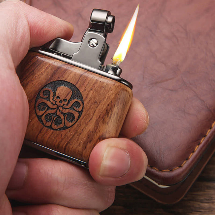 Briquet à pétrole rechargeable en forme de pieuvre sculptée en noyer