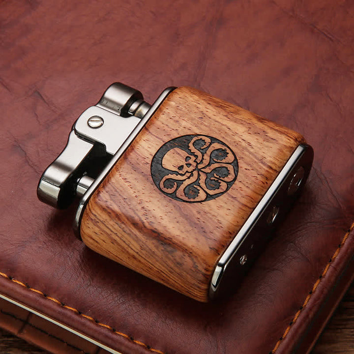 Briquet à pétrole rechargeable en forme de pieuvre sculptée en noyer