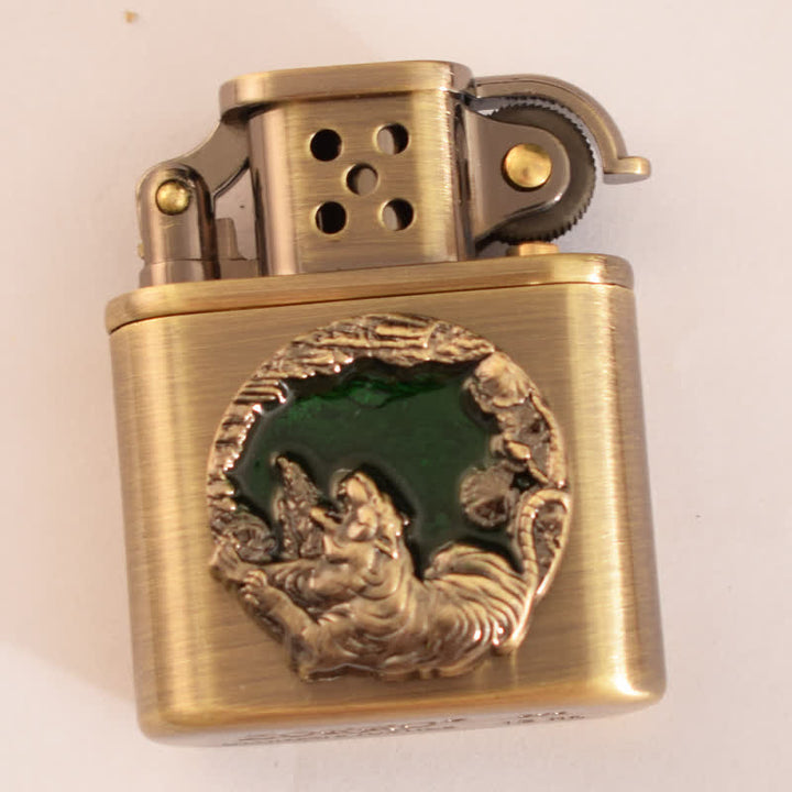 Briquet à huile rechargeable en bronze émaillé à motif animalier antique