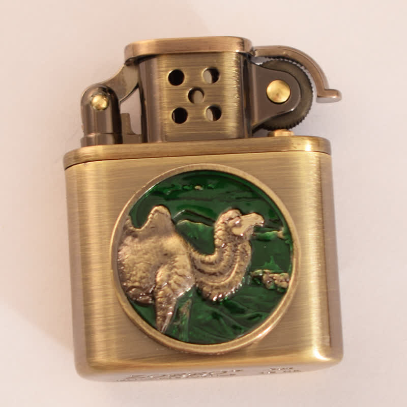 Briquet à huile rechargeable en bronze émaillé à motif animalier antique