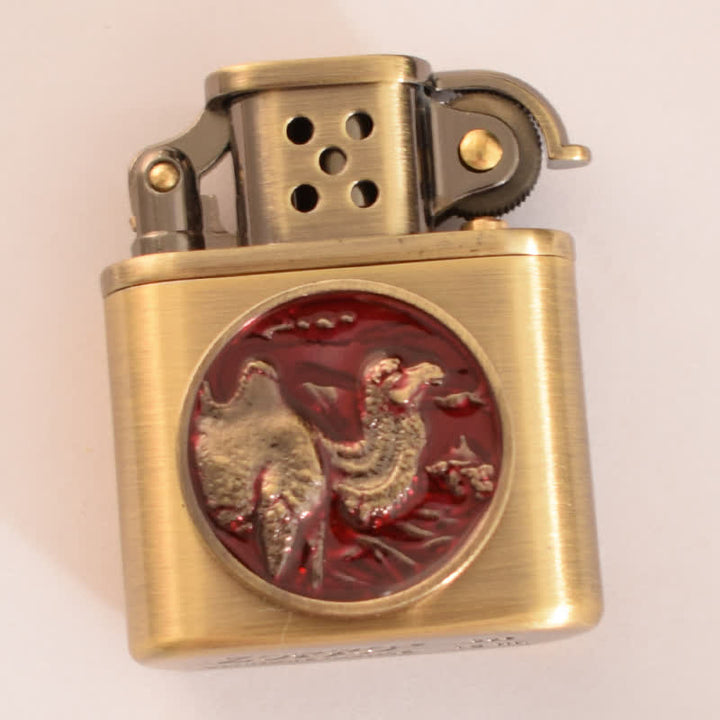 Briquet à huile rechargeable en bronze émaillé à motif animalier antique