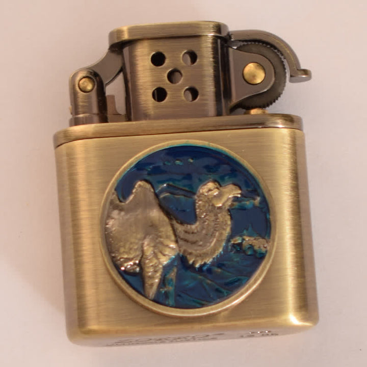 Briquet à huile rechargeable en bronze émaillé à motif animalier antique